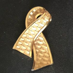 Trifari Vintage woven ribbon / bow brooch
